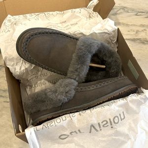 Manitobah Cabin Clogs